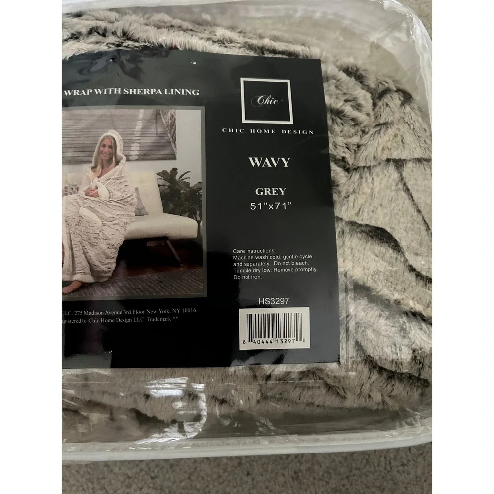Chic Home Design Wavy Super Soft Hooded Wrap Sherpa Lining Grey HS3297 51x71